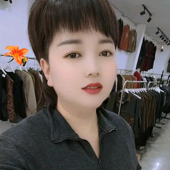 山东曹县庄寨镇靓丽女人女装店