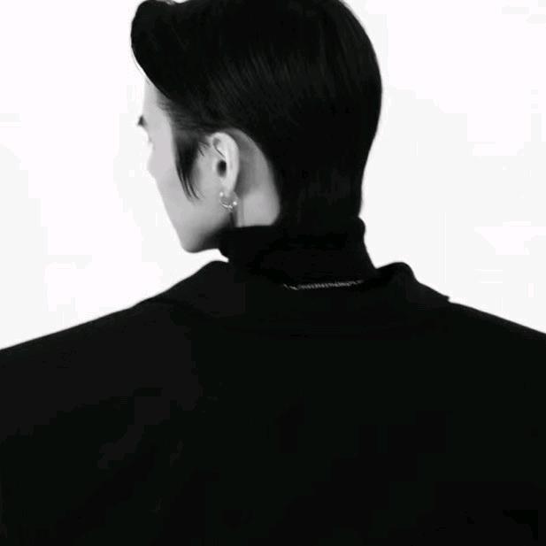 月.