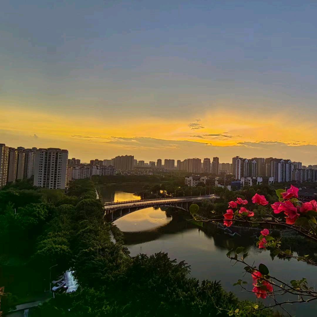 海峡中线以西