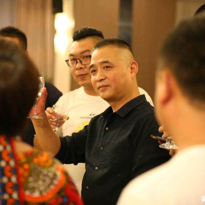张军（上海安源酒业一店高端酒水