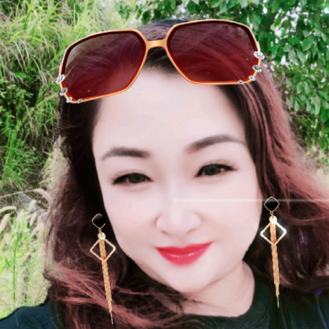 女人如花《摄影编辑》