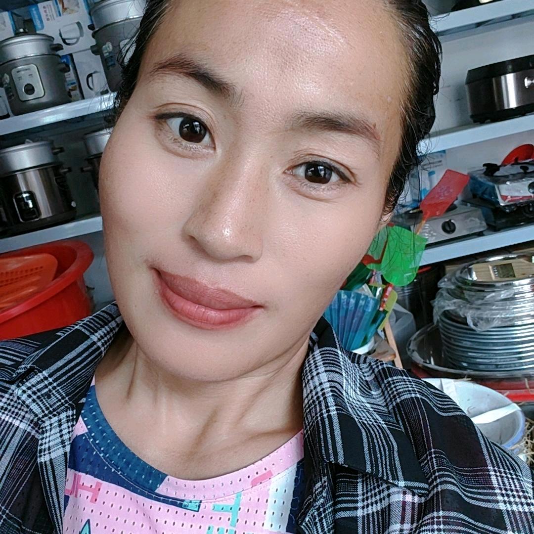 小镇霞姐