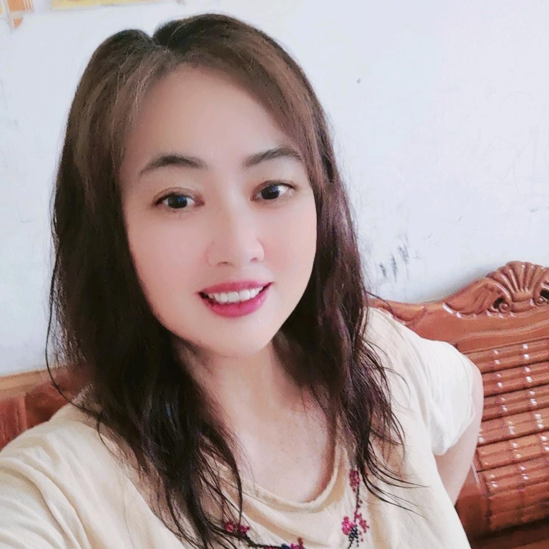 王桂兰专擦玻璃。做卫生