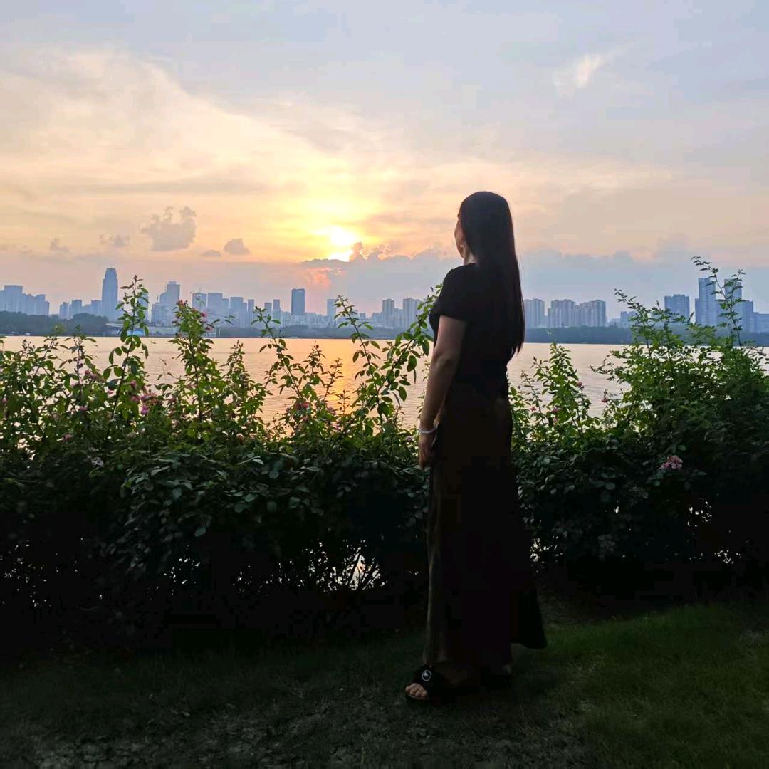 李华