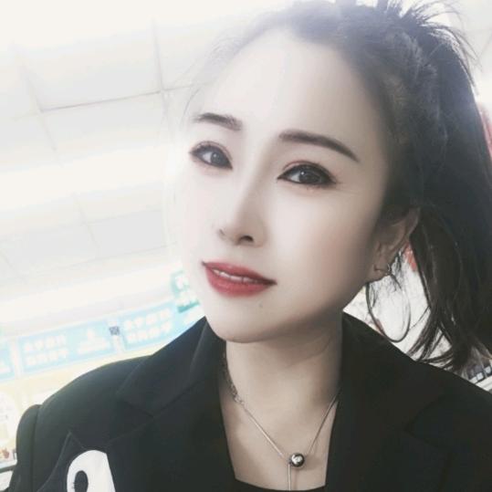 伊川靓典服饰