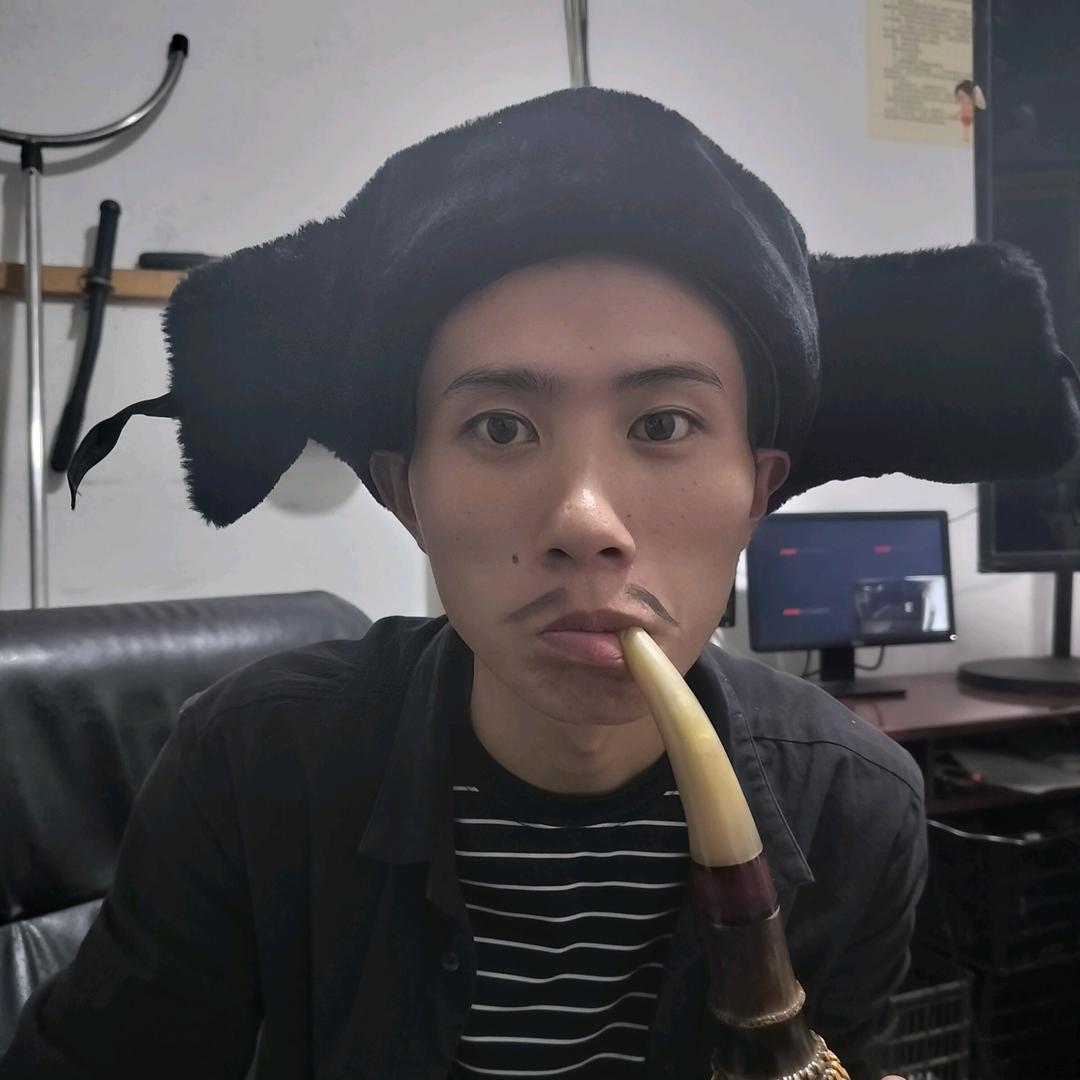 李二歪（老者烟斗）
