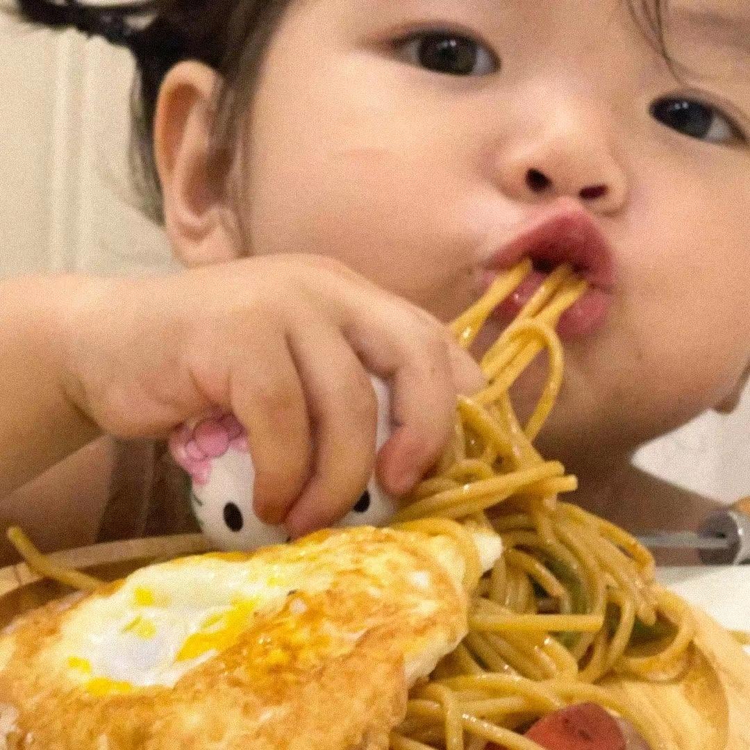 美女大嘴吃四方