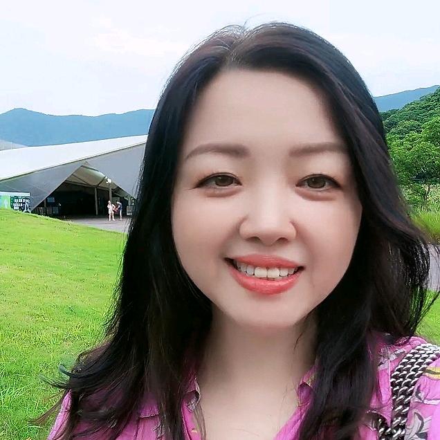 春天彩霞穿搭