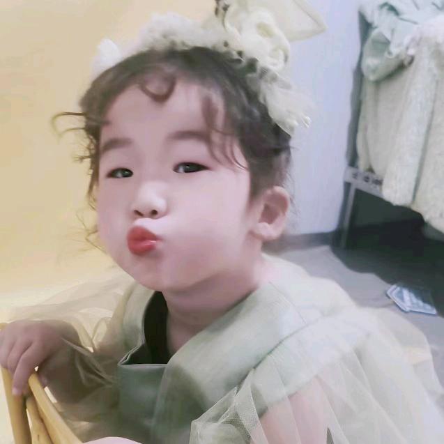 小眼睛的姑娘