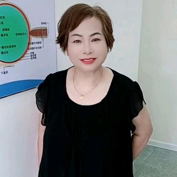 快乐姐(晚上8：30分开播)