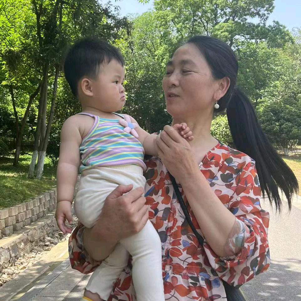 荣荣姐