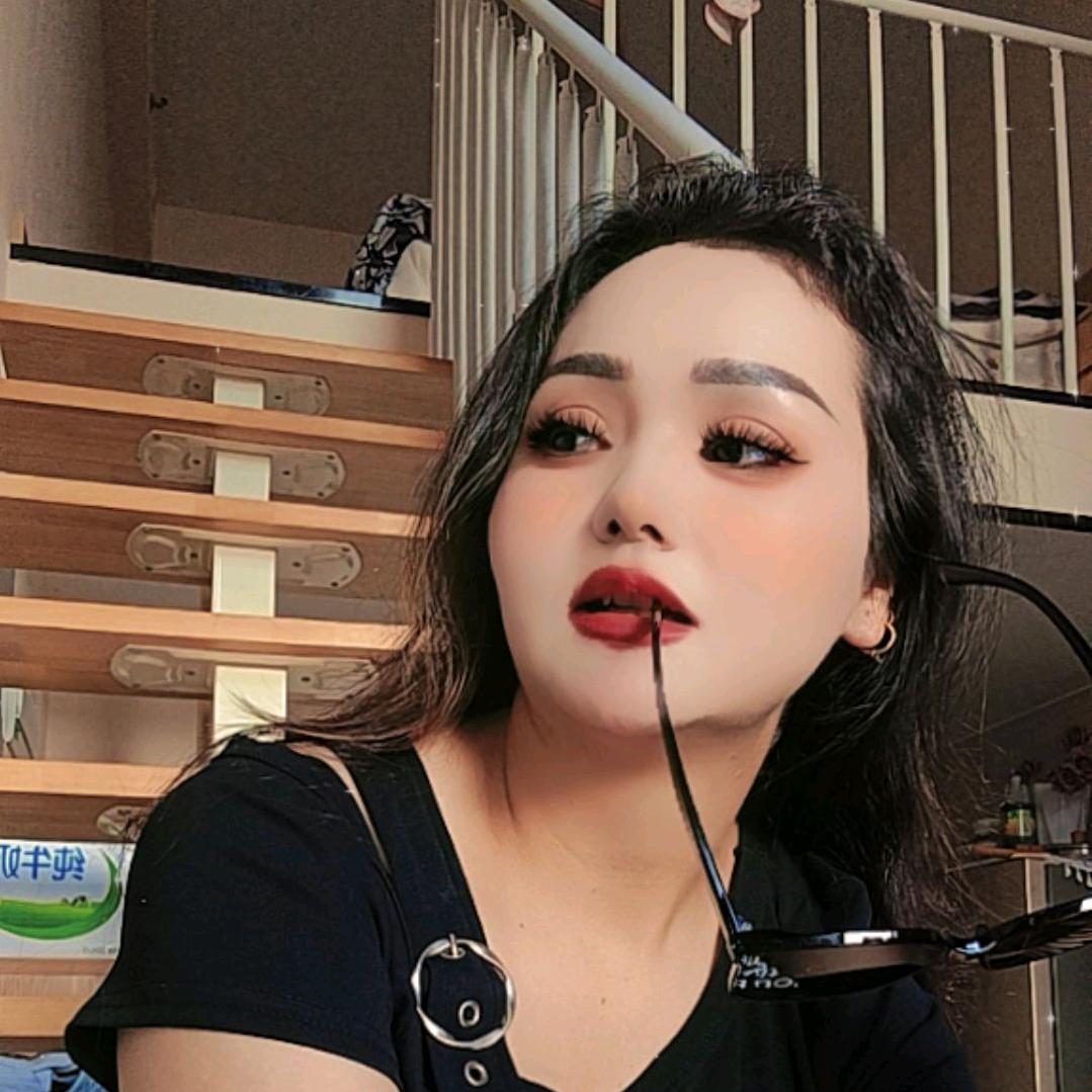 绮丽女服装