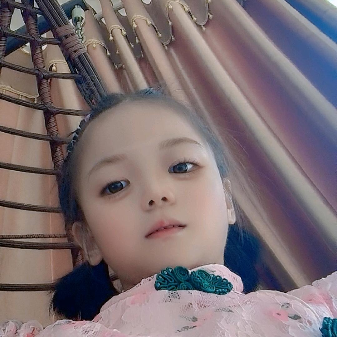 是雨中女孩呀