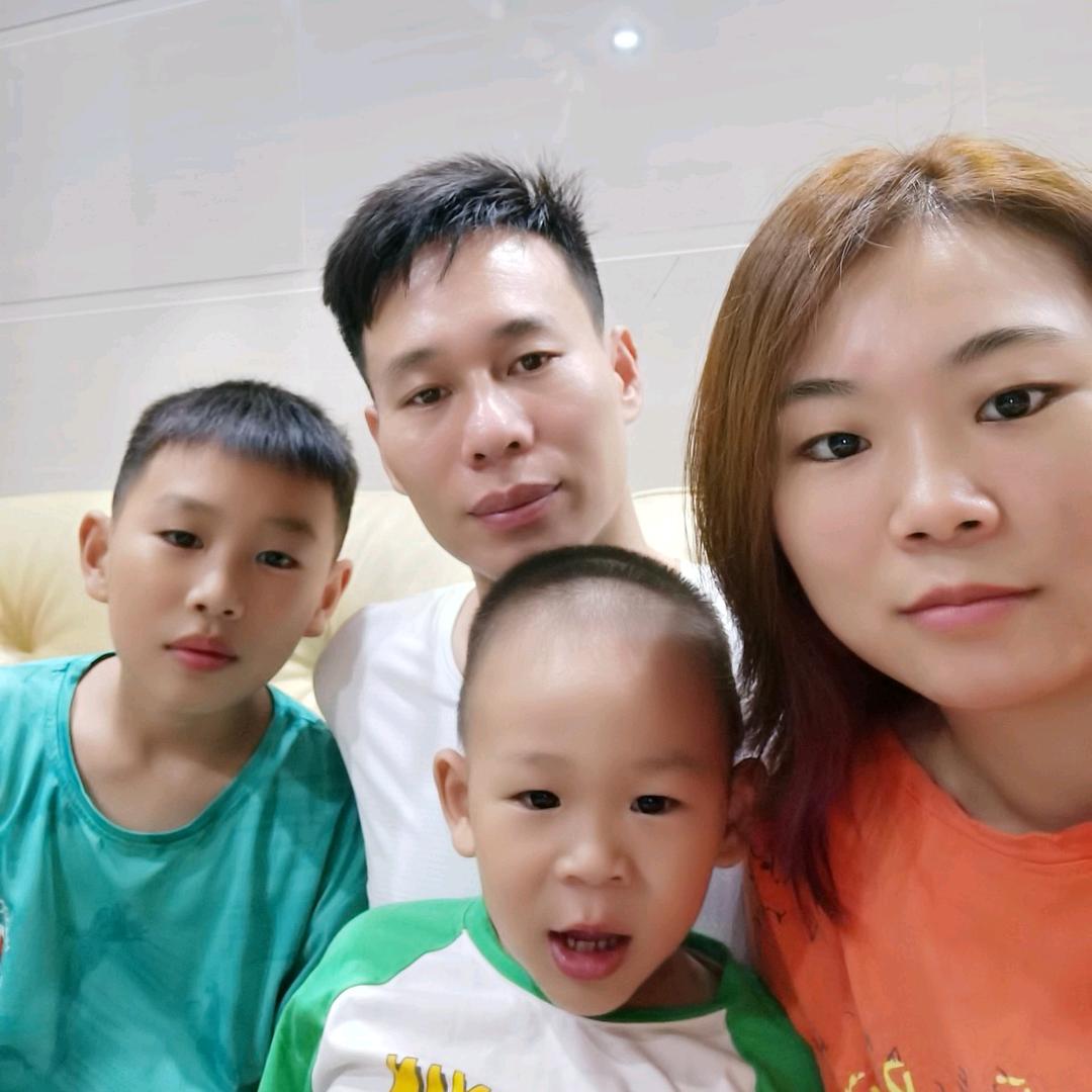 广西贵港市梦月瑶服饰有限公司