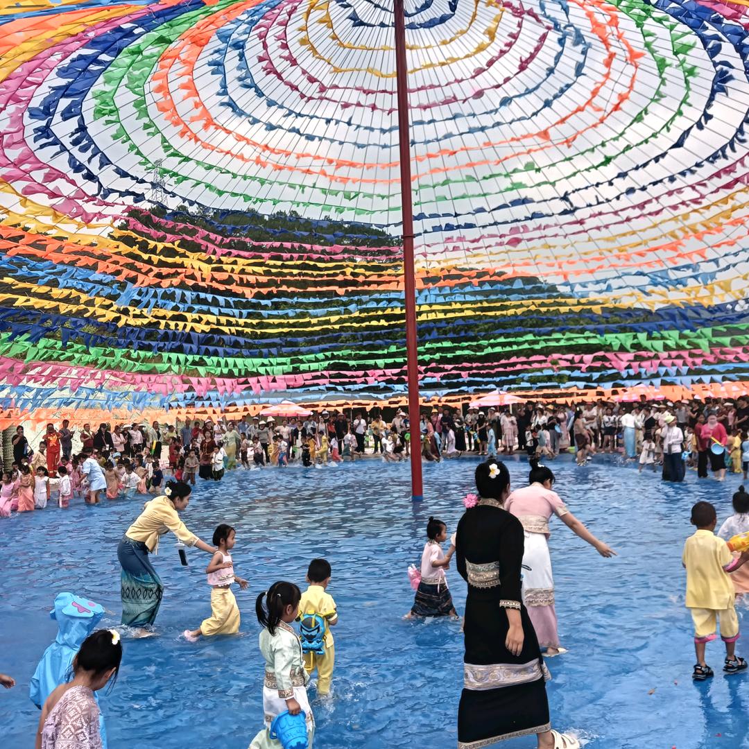 五彩石阳光沙滩