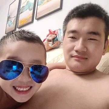 李，