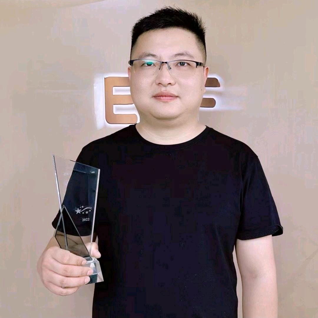 老王在义乌开饰品厂