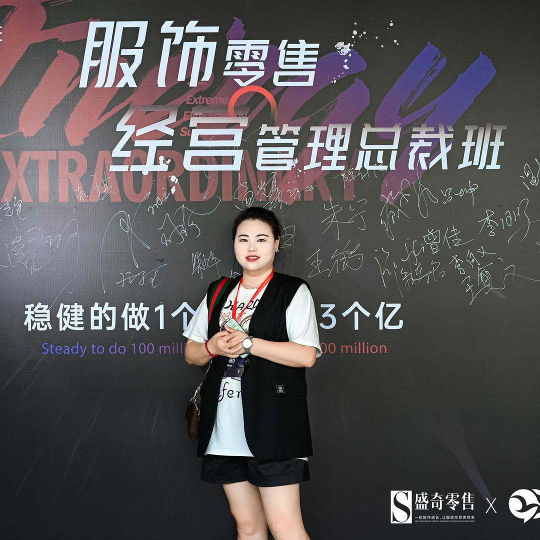 郑州羽绒服厂家（洛笛珂LUODIKE)