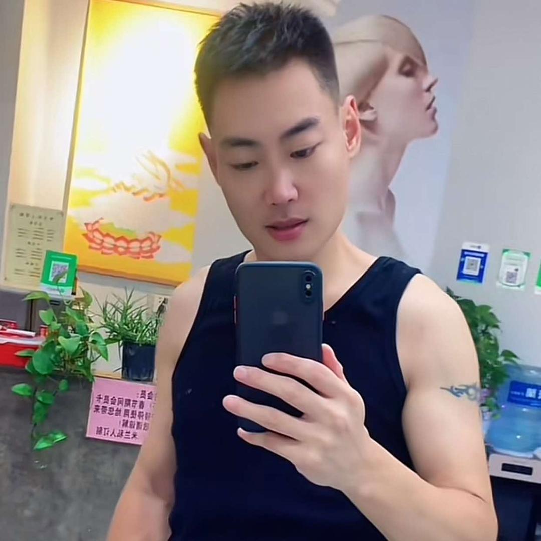 发型师 阿华