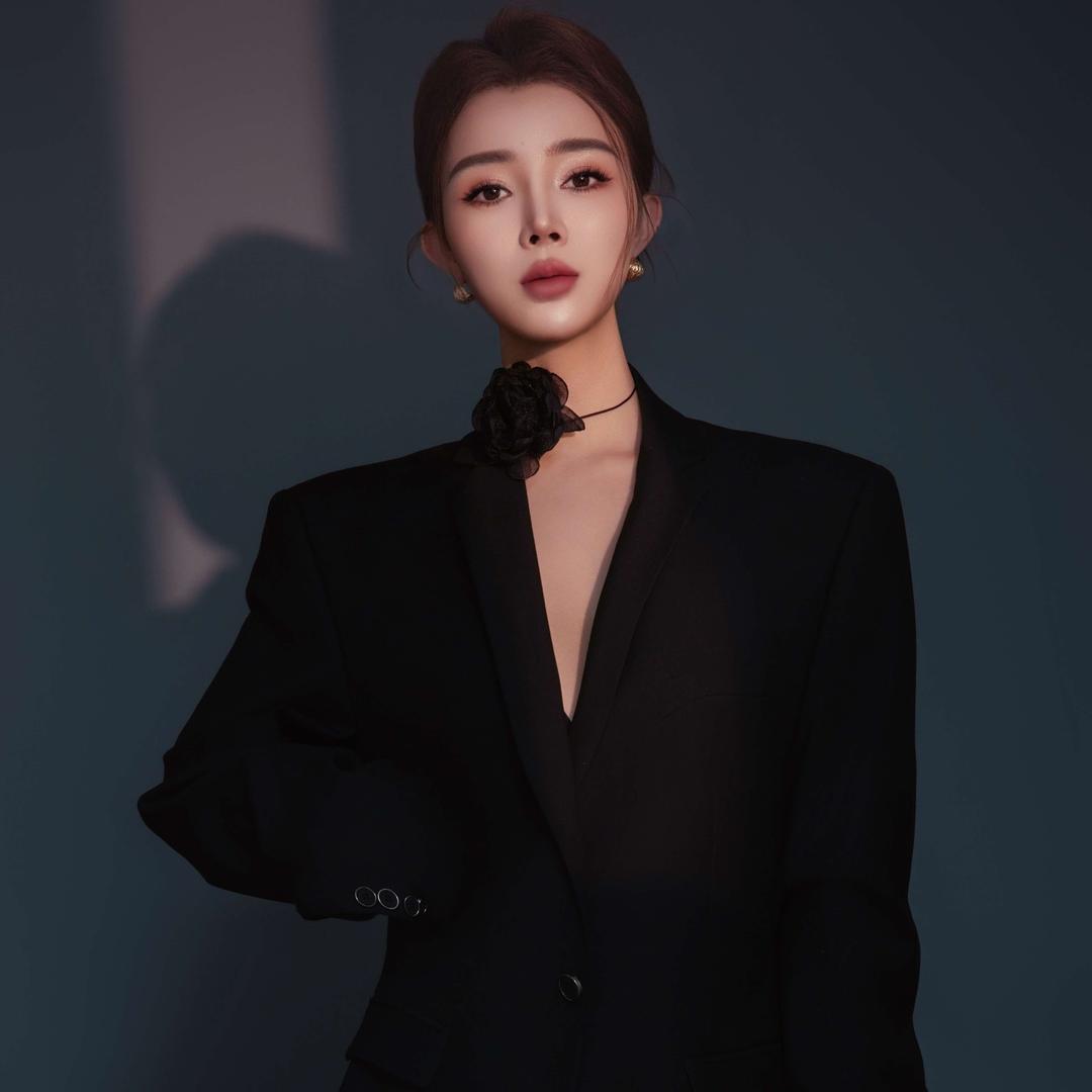 聚美汇创始人龙女